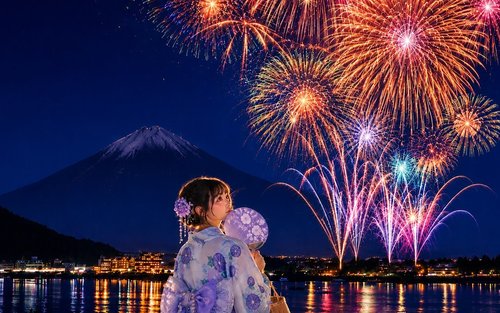 Limited Time Offer: Mount Fuji Kawaguchiko Fireworks Festival & Instagrammable Spots Day Tour - Ladder Town, Oshino Hakkai, Lawson Convenience Store (Departing from Tokyo Station/Shinjuku Station)