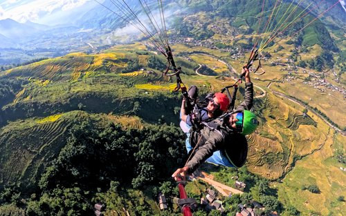 Pengalaman Paralayang dan Paramotor di Sapa