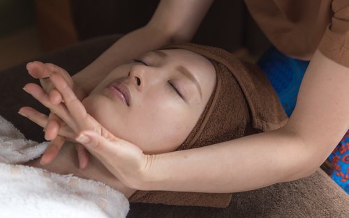 Tokyo Private Facial Treatment with Pro Care Gift
