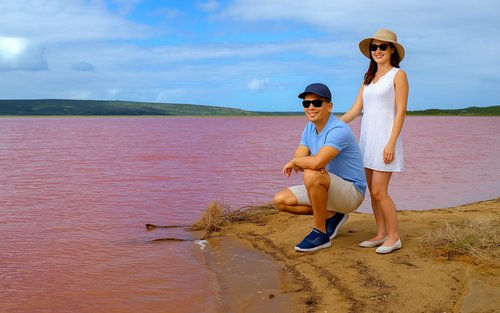 Perth 2-Day Pink Lake, Pinnacle Desert & Sand Dunes Tour