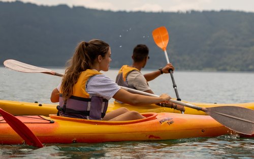 Kayak tour with food and wine experience in Castel Gandolfo