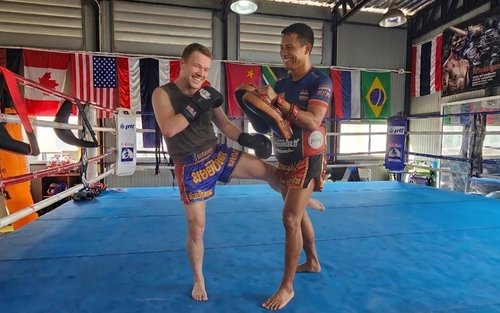 Jimmy Boxing Gym Classe d'entrenament de Muay Thai - The Jas Ramintra Bangkok