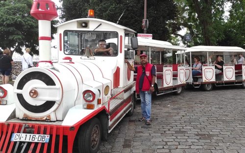 Montmartrain and Seine river cruise experience in Paris