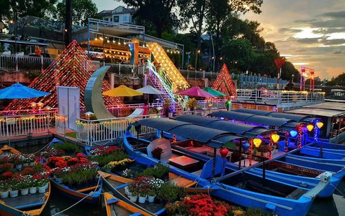 Trải nghiệm đi thuyền trên kênh Nhiêu Lộc: Ngắm nhìn Sài Gòn