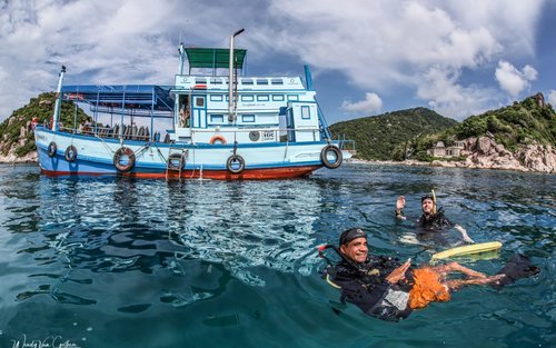 PADIスキューバリフレッシャーコース（タオ島 / PADI 5 Star Dive Center提供） 