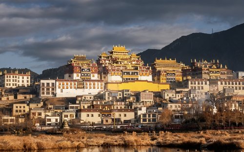 One-day tour to Tiger Leaping Gorge & Songzanlin Monastery in Shangri-La, Yunnan