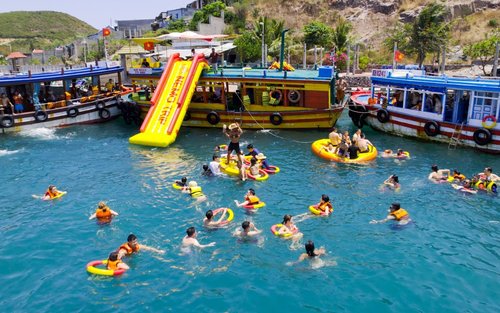 Nha Trang Island Hopping Tour: Snorkeling & Floating Party