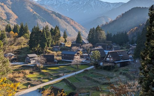 Au départ de Kanazawa : Shirakawa-go, Gokayama et le village de la sculpture sur bois