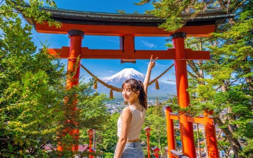 富士山之旅：从东京出发，游览新仓山/山中湖/忍野八海