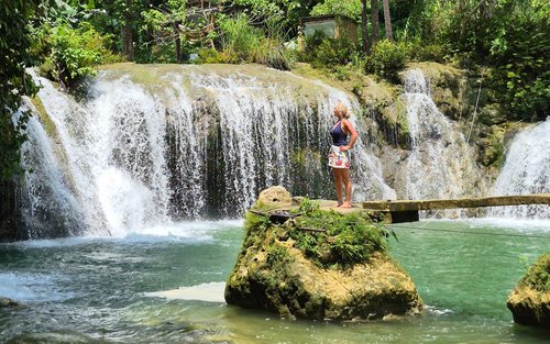 Tour privato di un giorno alle cascate di Pangas e alle Chocolate Hills