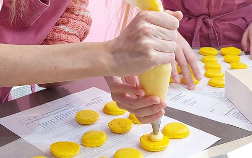 Macaron and French dessert cooking class in Paris 