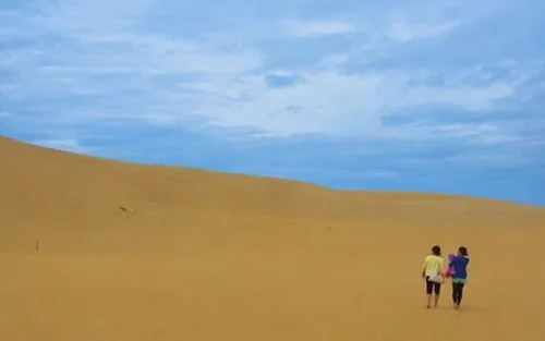 Tottori Sand Dunes & Uradome Coast Full-Day Tour with Wagyu Buffet