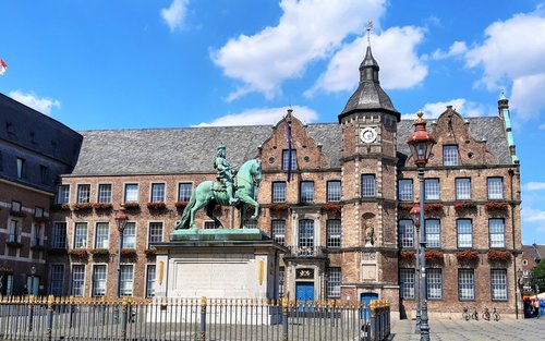 Dusseldorf Old Town and Altbier 2-Hour Tour