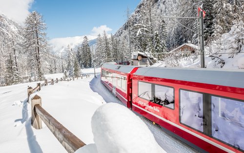 Schweizer Alpen Bernina-Roten-Zug und St. Moritz Ganztagestour ab Mailand