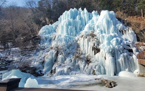 Eobi Valley & Fruit Picking & Hwacheon Sancheoneo Ice Fishing Tour