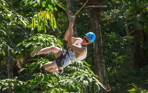Jungle Xtreme Adventure Zipline en Free Fall Jump Park 