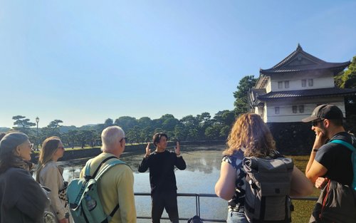 Excursão a pé de meio dia em grupo pequeno pelos jardins orientais do Palácio Imperial de Tóquio