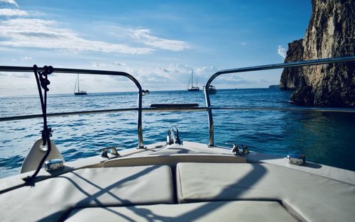 Tur privat cu barca de o jumătate de zi la Laguna Albastră și Comino
