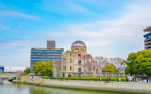 大阪発：広島・宮島日帰りツアー（新幹線利用・オプションあり）
