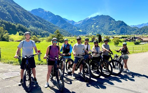 Interlaken 2-Seen Halbtages-E-Bike-Abenteuer in kleiner Gruppe