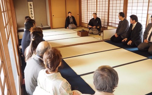 Authentic Tea Ceremony Experience in a Tea Room (Osaka)