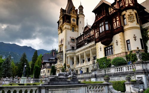 Lawatan Sehari Penuh Istana Peleș & Bran Bucharest