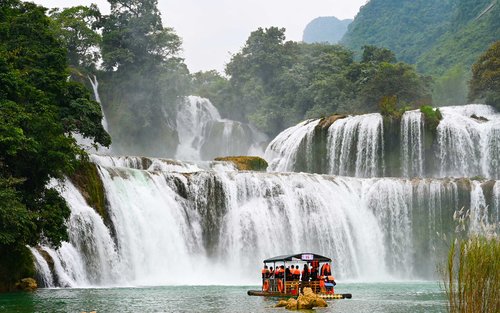 Cascade transfrontalière de Detian à Chongzuo, Guangxi. Radeau en bambou rural de Mingshi. Circuit privé de 2 jours