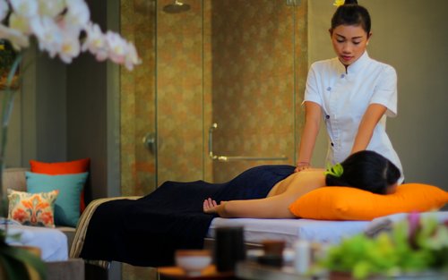 Klubda rus talabalari