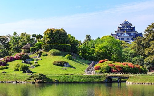 Okayama: Noleggio auto privata di 8 ore - Tour di un giorno del percorso Korakuen, Santuario di Kibitsu, Quartiere storico di Kurashiki Bikan, Washuzen e Kojima (Partenza dalla città di Okayama)