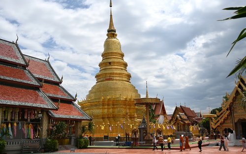 Hariphunchai Top Sights & 4 Mini Food Tour