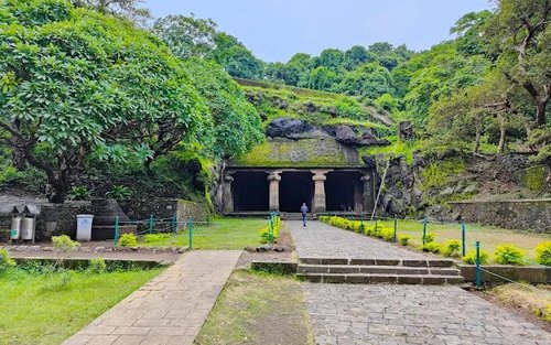 Mumbai: Elephanta Caves Half-Day Tour with Ferry Ride