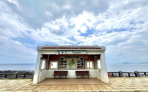 Yehliu & Jiufen & Shifen Day Tour (Optional Tiaoshi Coast)