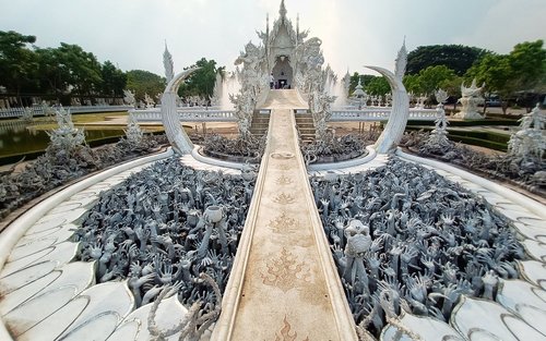 Excursion d'une journée complète au temple blanc, noir et bleu de Chiang Rai au départ de Chiang Mai