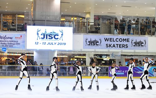 Pengalaman ICE SKATING dengan Blue Ice Skating Rink di Johor
