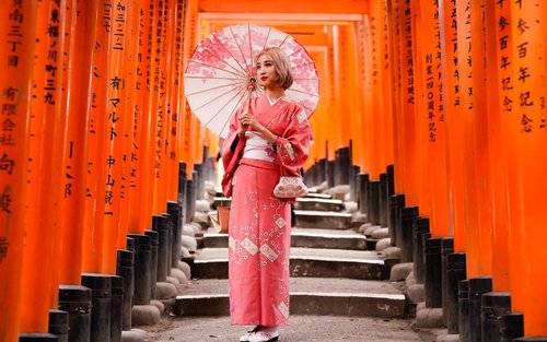 Experiență de închiriere kimono în jurul Fushimi Inari (Kyoto / oferită de Rental Kimono First)