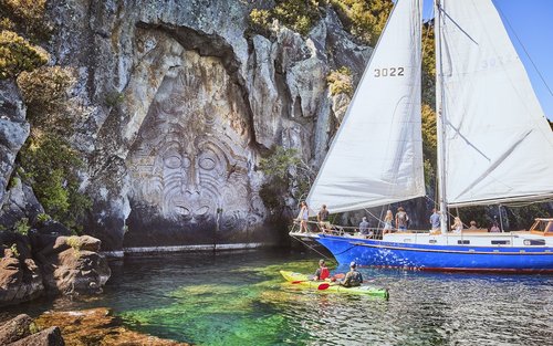 Kindred Spirit-Māori Rock Carvings Classical Sailing Boat Experience
