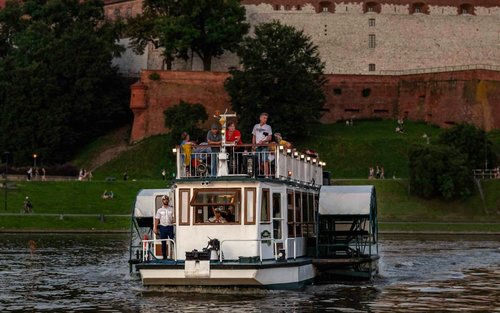 Night Vistula River cruise experience in Krakow