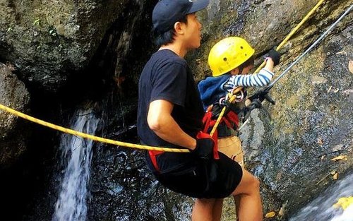 Pingtung｜Kenting Seven Kong Waterfall River Tracing and Rappelling Experience