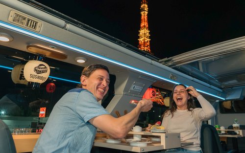 世界初！SUSHI BUS TOKYO（回転寿司食べ放題）