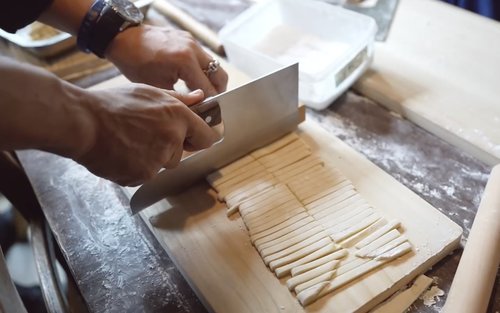 Sesi membuat dan merasa mi udon selama 90 minit di Osaka.