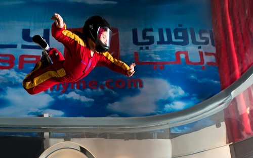 Trải nghiệm nhảy dù trong nhà iFly ở Dubai