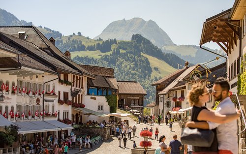 Lawatan Gruyeres Medieval Village & Merasai Coklat dari Geneva