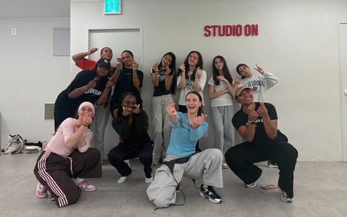 K-pop Dance Experience in Seoul ( filming & editing + dance class )