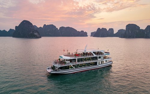 Selina Day Cruise: Ha Long Bay with Sung Sot & Ti Top