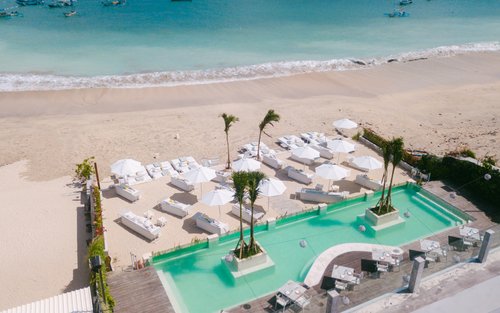 Trải Nghiệm Ăn Uống tại Nhà Hàng Azure Beach ở Jimbaran Bali