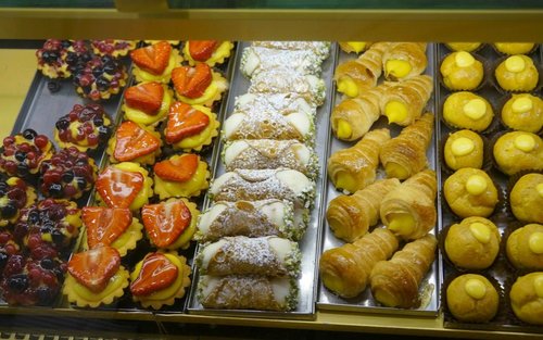 Bologna Small-Group Local Food Tour with Wine Tasting