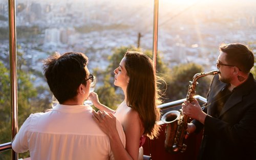 圣地牙哥缆车日落：美酒、音乐与库卡舞