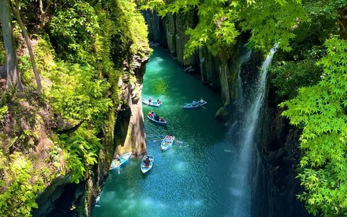 [Kyushu One-Day Tour] Kamishikimi Kumanoimasu Shrine & Amanoiwato Shrine & Takachiho Gorge (Includes snacks & one-way shuttle bus to Takachiho Gorge)