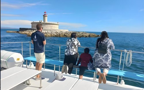 Sightseeing Boat Cruise Tour With Open Bar in Lisbon