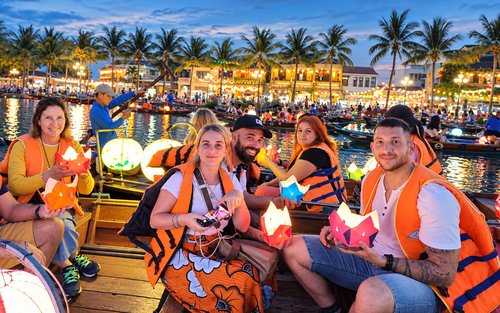 Hoi An City Highlights Walking Tour with Dinner & Lantern Release